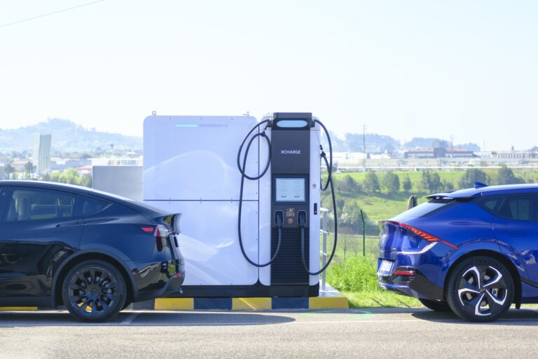 Eichrecht-Zertifizierung: XCharge Net Zero Series setzt Maßstäbe für Elektroladesäulen in Deutschland